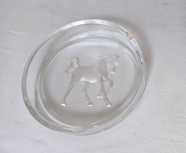 Cenicero cristal tallado a mano caballo
