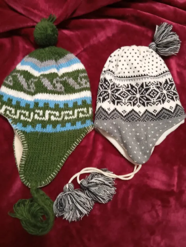 Lote 2 Gorros Invierno con Pompones