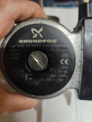 Bomba Grundfos UPS2 25-40/60