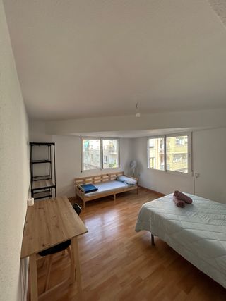 Alquilo habitación doble en plaza de toros