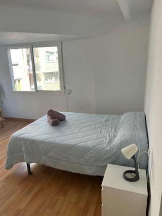 Alquilo habitación doble en plaza de toros