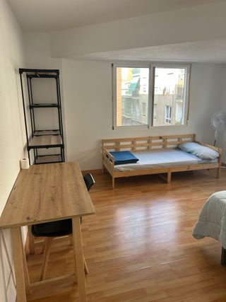 Alquilo habitación doble en plaza de toros