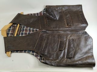 Chaleco de piel marrón