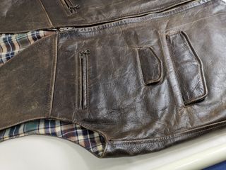 Chaleco de piel marrón