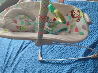 Móvil para bebé con sonajero