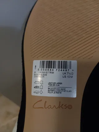 Zapatos Clarks Negros Planos con Cadena Dorada