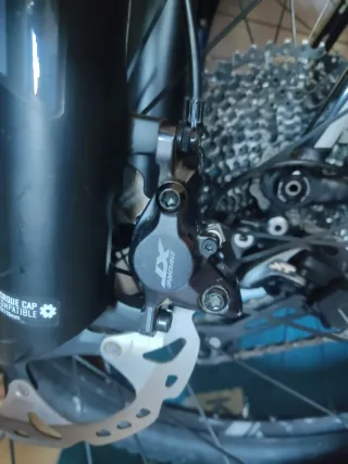 Freno Shimano Deore XT M8100 delantero