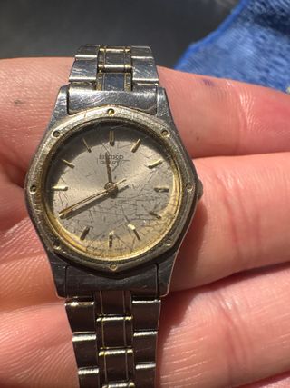 Reloj Seiko Quartz Dorado y Plateado