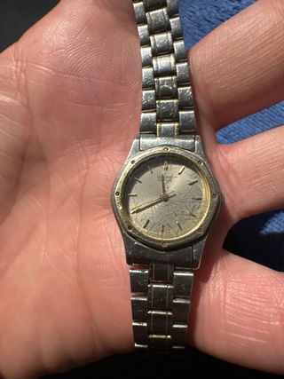 Reloj Seiko Quartz Dorado y Plateado