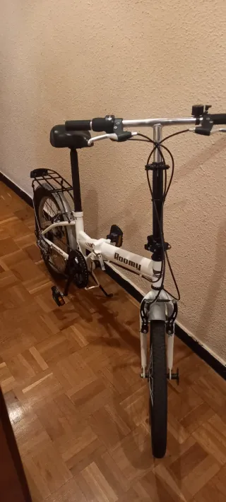 Bicicleta plegable blanca