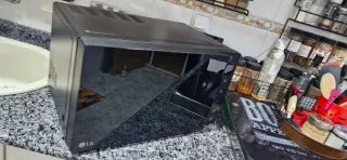 Microondas LG con tecnología Smart Inverter.
