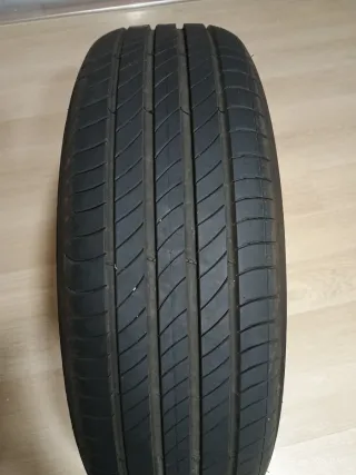 Neumático Michelin 215/65 R17 103V