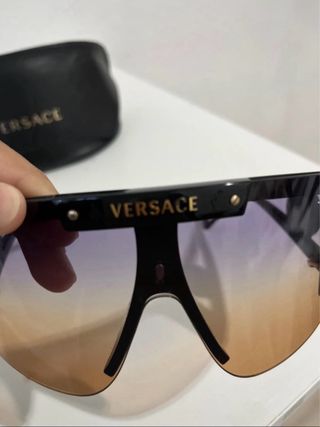 Occhiali da sole Versace neri e arancioni