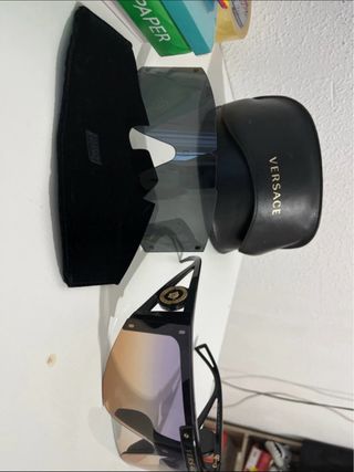 Occhiali da sole Versace neri e arancioni