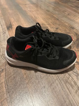 Zapatillas Under Armour chico negras/rojas