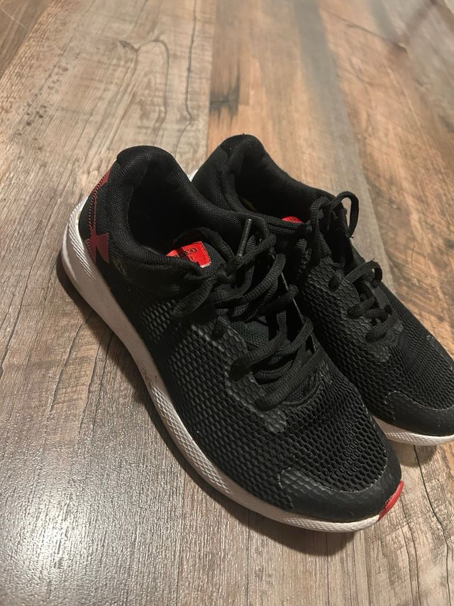 Zapatillas Under Armour chico negras/rojas