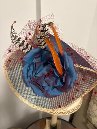 Tocado cómodo con diadema