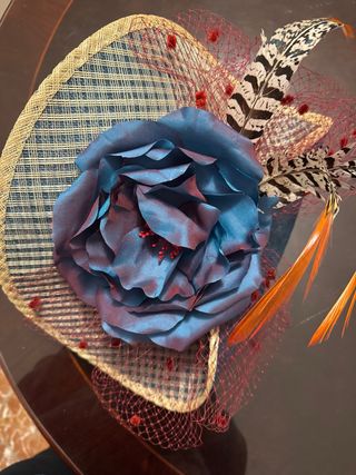 Tocado cómodo con diadema