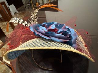 Tocado cómodo con diadema