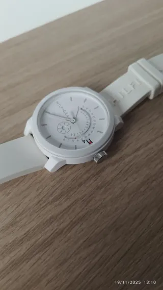 Orologio Tommy Hilfiger Bianco molto fashion