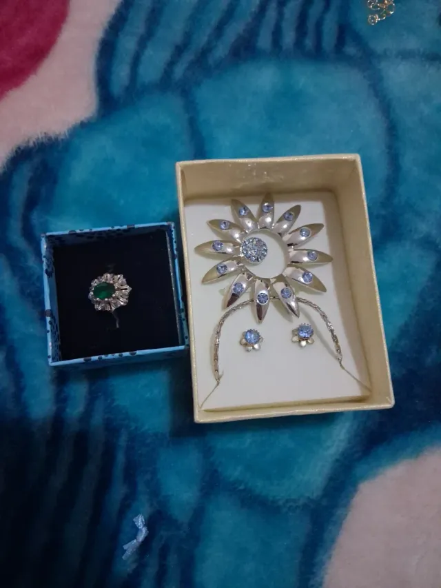 Conjunto de Joyas con Anillo Verde