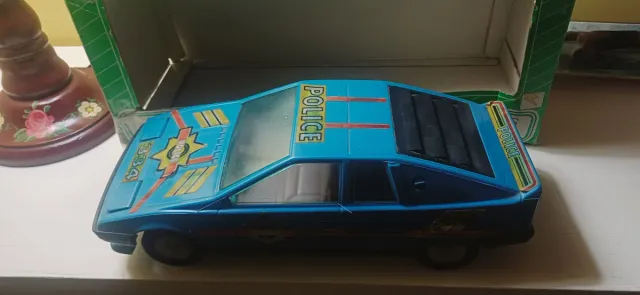 Macchinina giocattolo blu Román