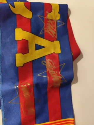 Bufanda FC Barcelona con los nombres en dorado