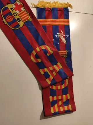 Bufanda FC Barcelona con los nombres en dorado