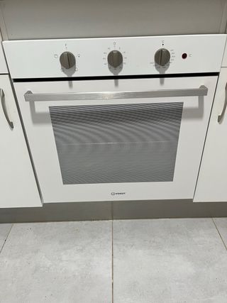 Horno blanco como nuevo