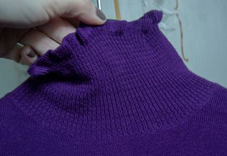 Maglia collo alto viola Fiorella Rubino