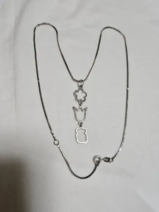 Collar de plata con colgantes