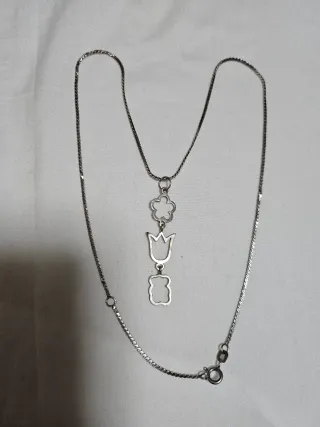 Collar de plata con colgantes