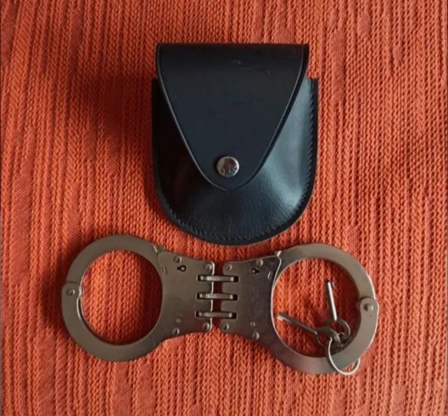Grilletes Bisagra con Funda Negra
