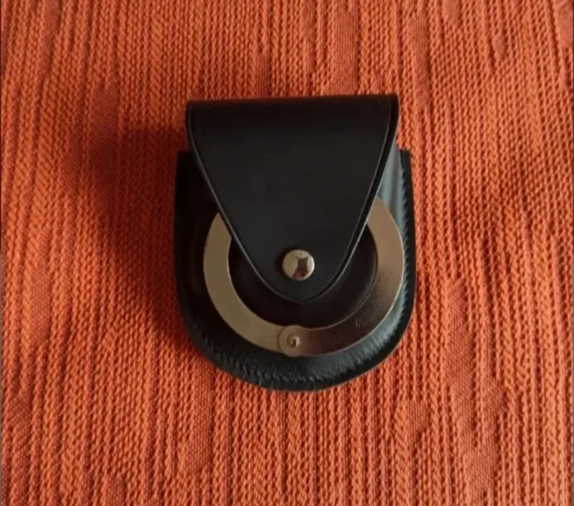 Grilletes Bisagra con Funda Negra