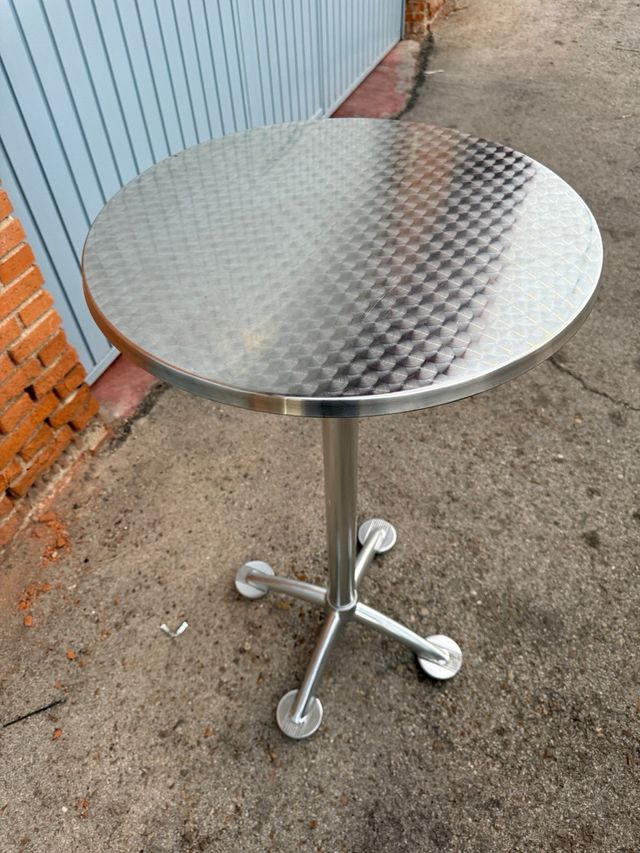 Tavolo alto in metallo in acciaio inossidabile e alluminio