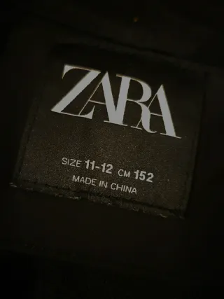 Cazadora Zara impermeable con capucha 11-12 años