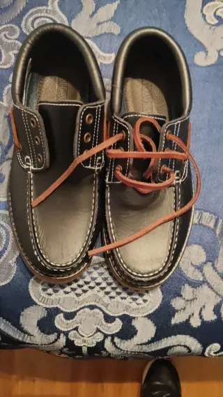 Náuticos de piel azul marino