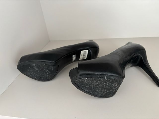 Zapatos tacón negros punta abierta