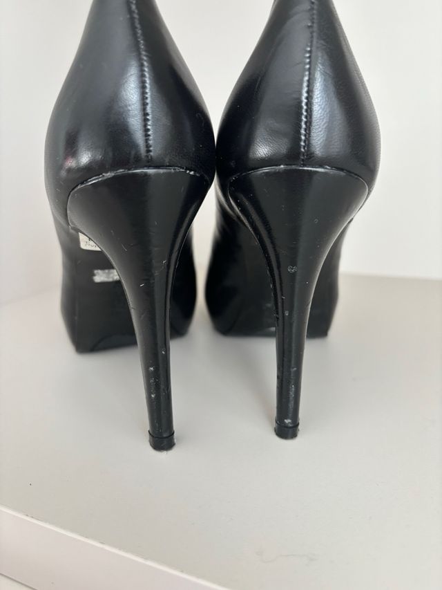 Zapatos tacón negros punta abierta