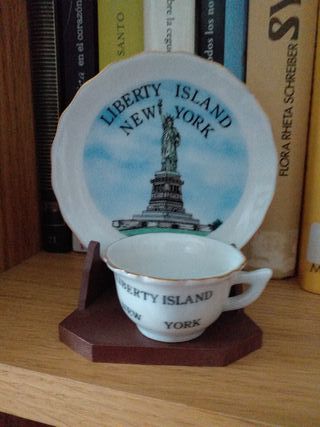 5 platitos de porcelana con soportes