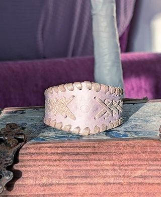 Pulsera de cuero hecha a mano