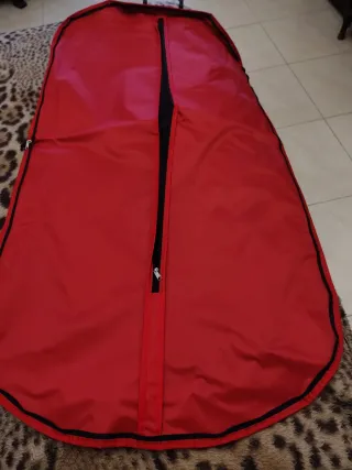 Portatrajes Carolina Herrera Negra Roja