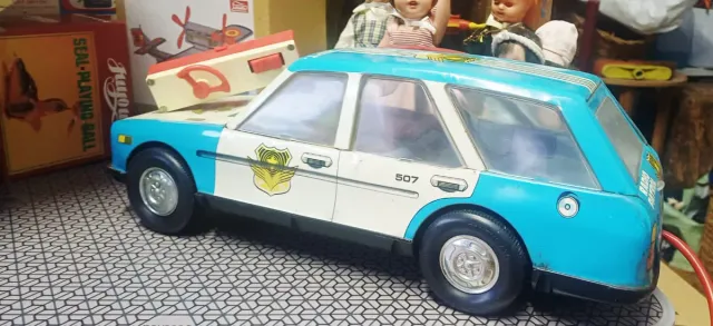 Antico giocattolo auto della polizia