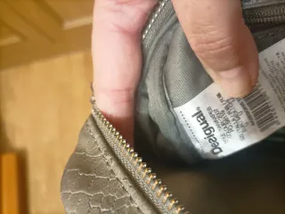 Bolso bandolera Desigual gris y plateado