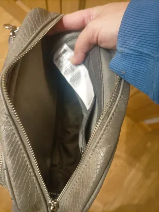 Bolso bandolera Desigual gris y plateado