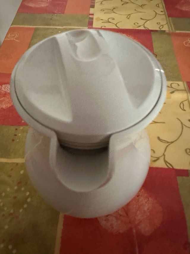 Jarra termo blanca de plástico