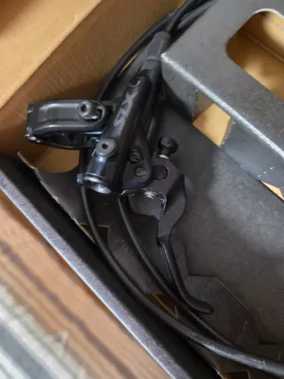 Frenos Shimano SLX M7100 y pinzas MT500