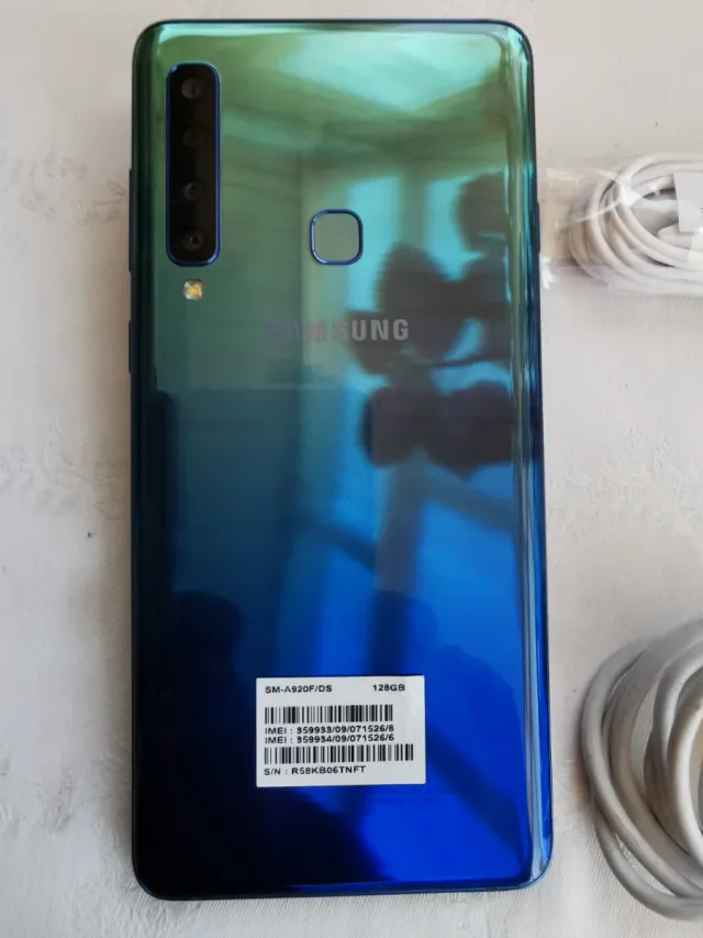 Samsung Galaxy A9 - 128/6 GB RAM