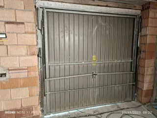 Puerta de garaje basculante