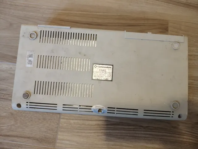 Commodore 64 - Computer Beige